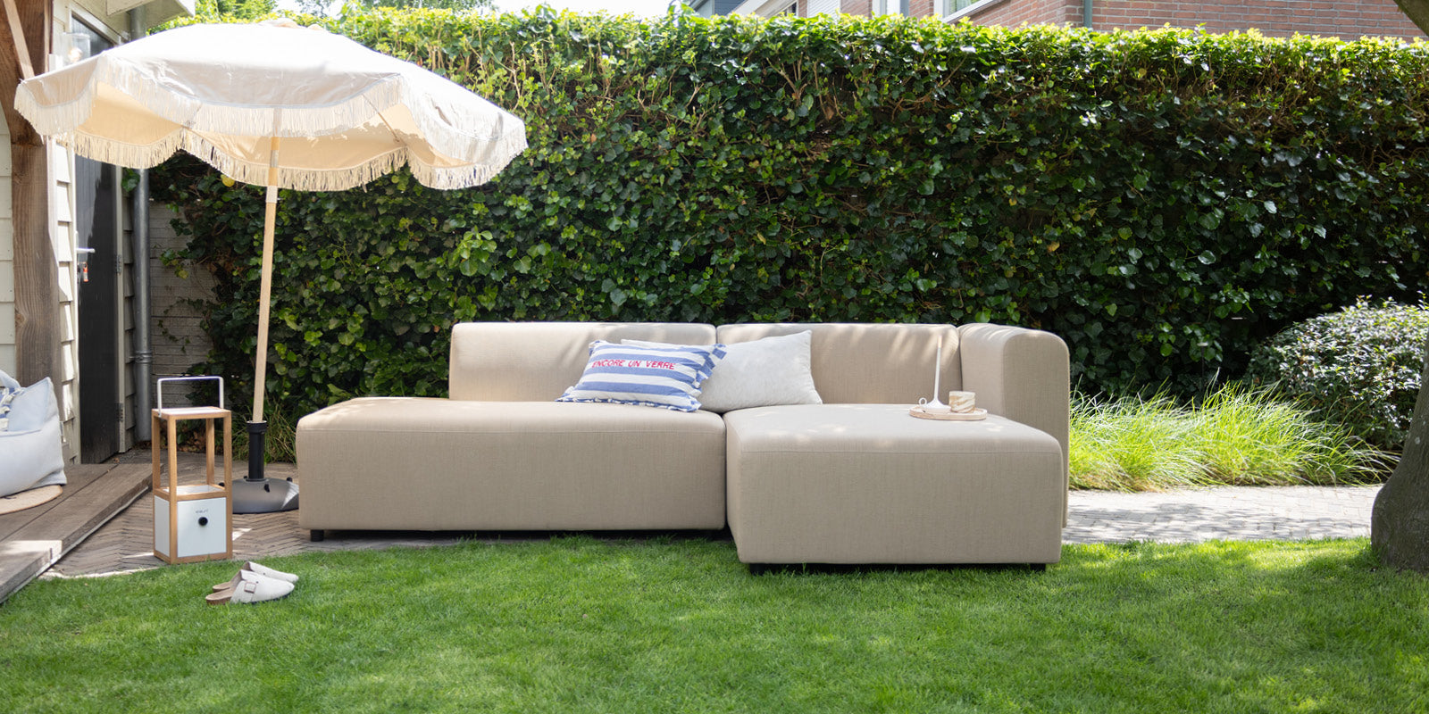 Modern en natuurlijk wonen: de buitenruimte van Charis Modern en natuurlijk wonen: de buitenruimte van Charis